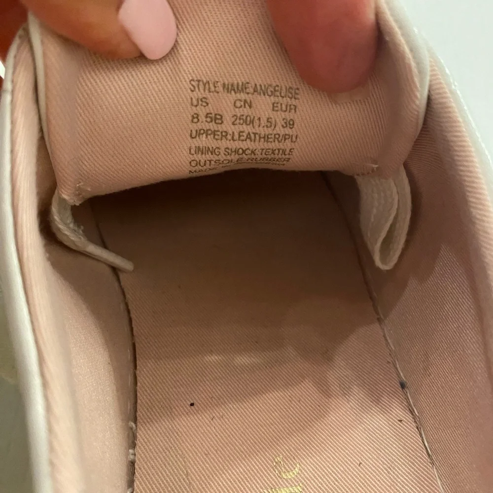 Kate Spade Women’s Nappa White Leather Sneakers Lace Up size 8.5 used in box